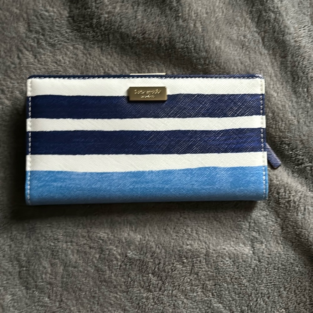 Gorgeous Kate spade New York wallet new with tag
